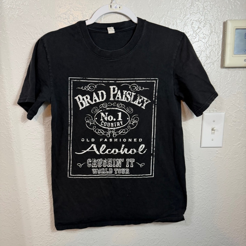 Brad Paisley Crushin It World Tour T-Shirt Mens Small Black Alcohol Country Tee